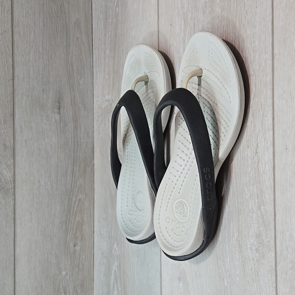 Crocs Women Swiftwater Thong Rubber Sandals shoes sz 6 - Picture 1 of 9